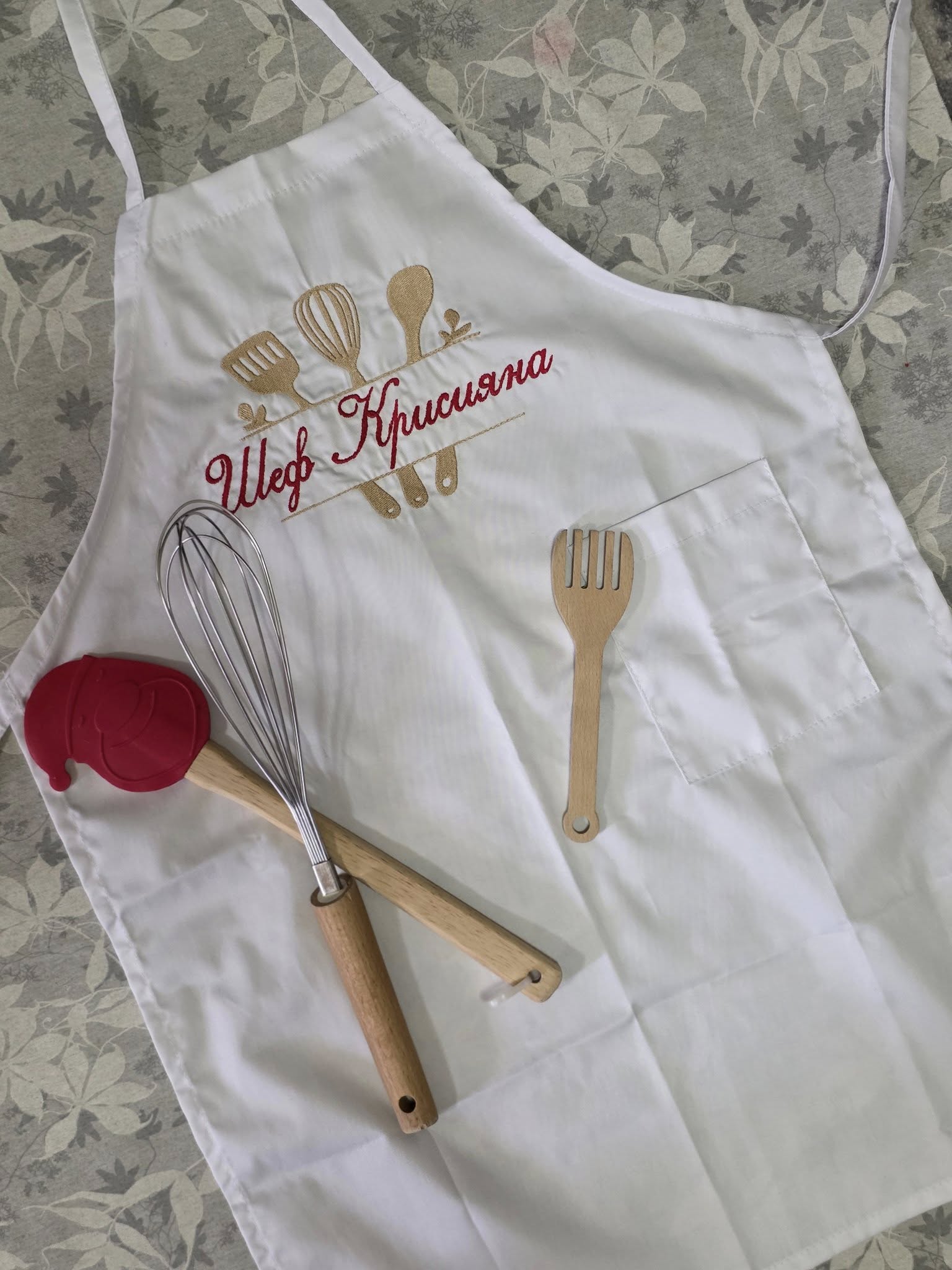 Детска престилка с бродерия "Шеф + име" — кухненски прибори