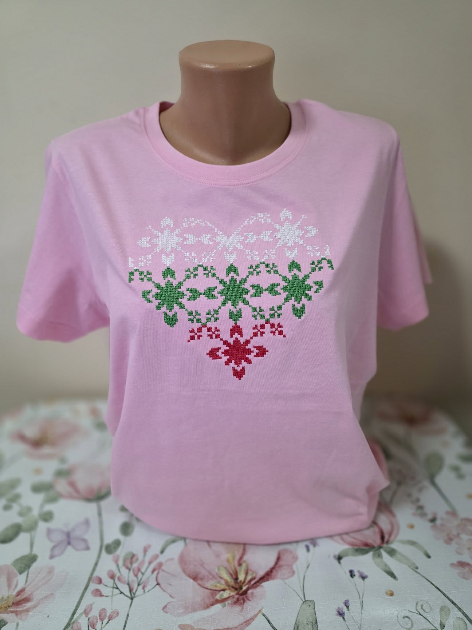 Тениска с шевица "Сърце" в цветовете на България