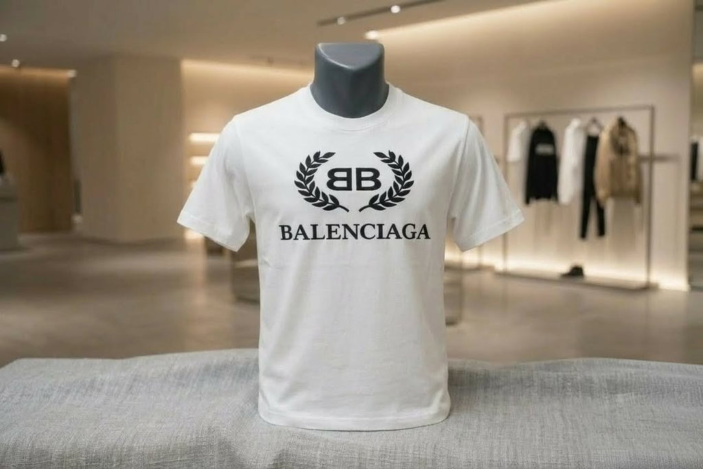 Balenciaga Crest Logo – Бяла тениска с бродерия